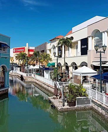 fashion harbour mall cancun.